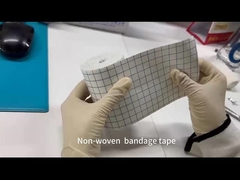 편안하고 숨 쉬는 접착성 의료 붕대 테이프 롤