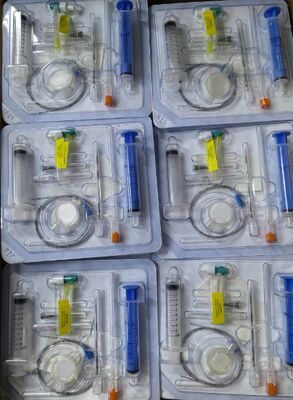 좋은 가격 ICU 및 수술용으로 8 Fr x 20 cm의 이중 뤼멘 카테터와 18 GA의 도입 바늘을 가진 비생성 CVC 키트 온라인으로